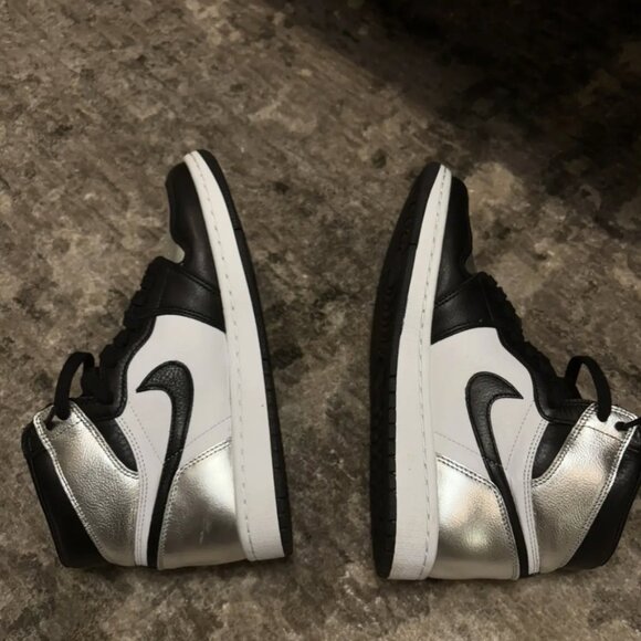 Jordan 1 Retro High Silver Toe (Women's) - Picture 4 of 8
